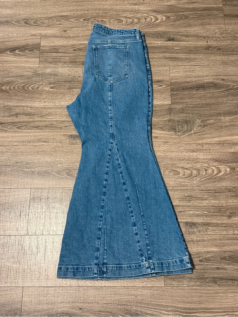 Torrid Festi High-Rise Super Flare jeans - Picture 2 of 4